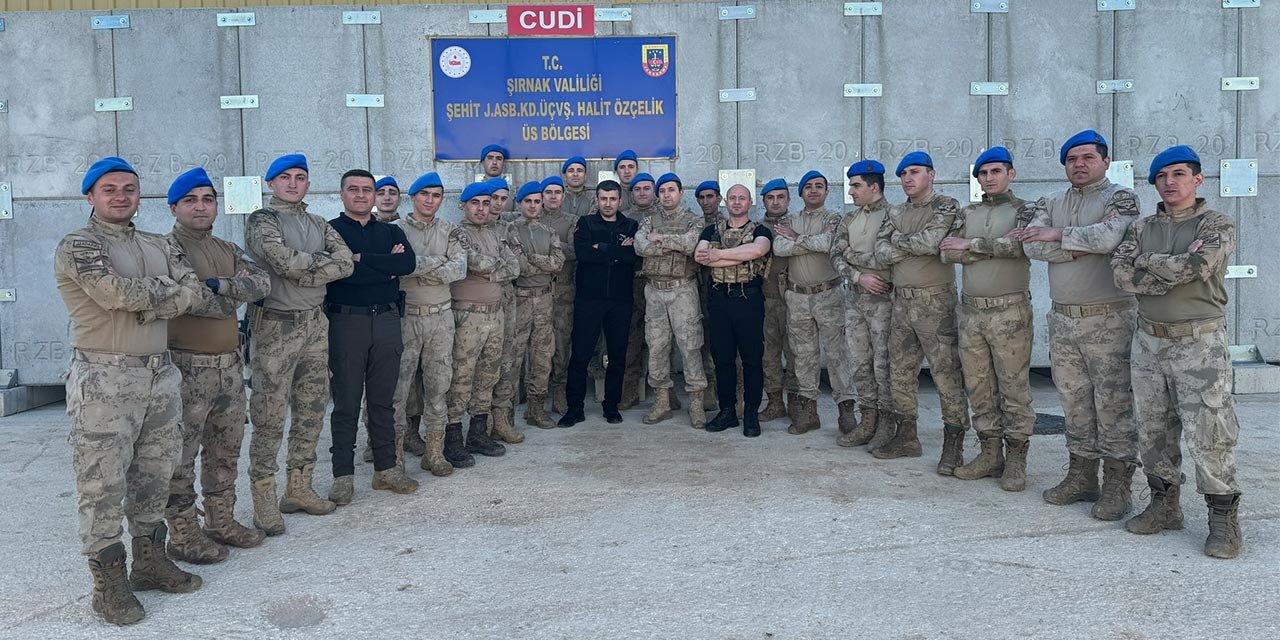 Korgeneral Tokel ve Selçuk Bayraktar'dan sınır birliklerine bayram ziyareti