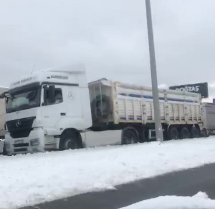 Kar yağışı nedeniyle Kayseri – Malatya kara yolu kapandı