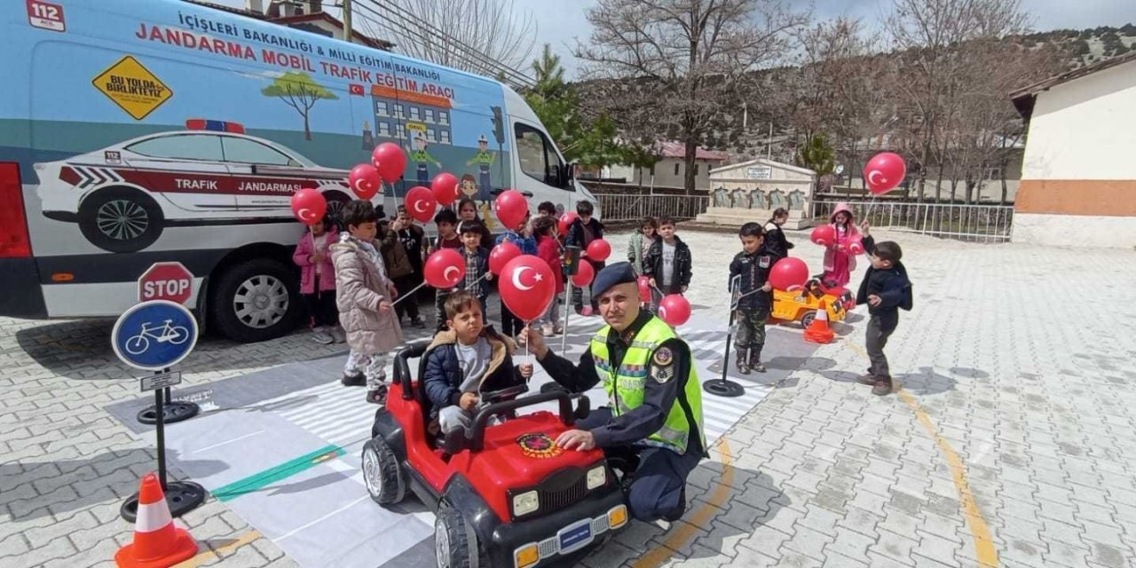 Konya’da öğrencilere ve sürücülere trafik eğitimi