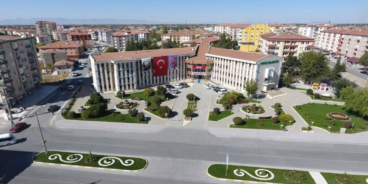 Konya’da MHP’den görevi alan CHP’li başkan borçları ilan etti