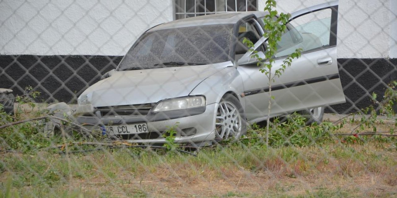 Konya’da otomobil bahçeye uçtu, ev sahibi sürücüyü dövdü