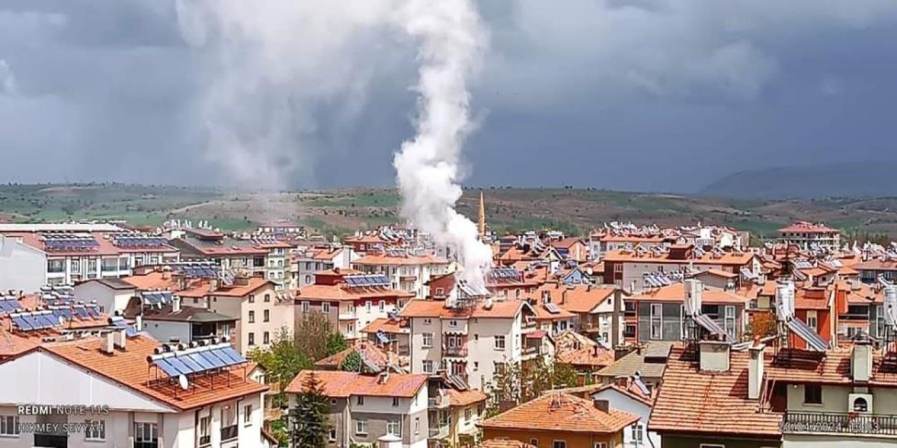 Konya’da yıldırım düşen ev yandı