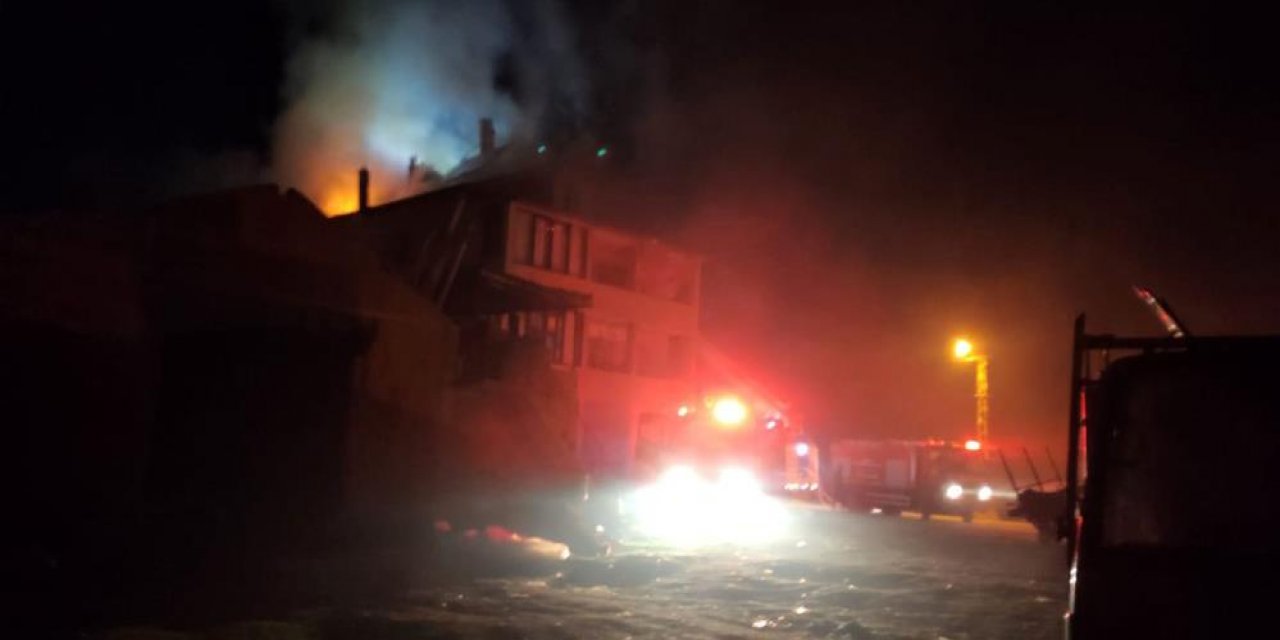 Konya’da 3 katlı binada korkutan yangın!