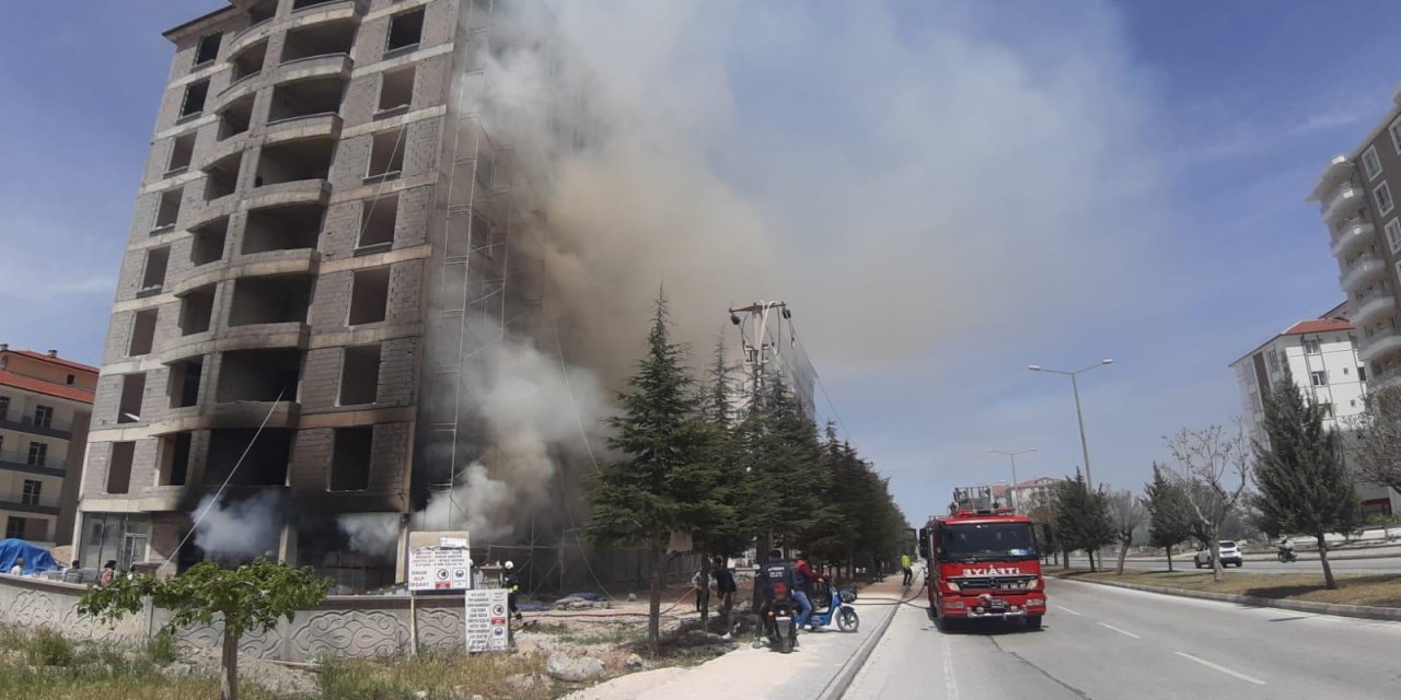 Konya’da 9 katlı bina inşaatında yangın çıktı