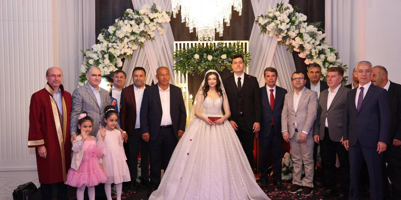 Konya'nın ünlü inşaat firmasında düğün heyecanı