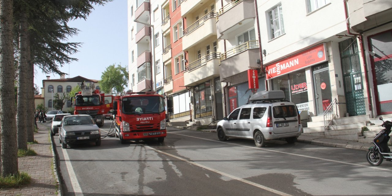 Konya’da 5 katlı binada yangın