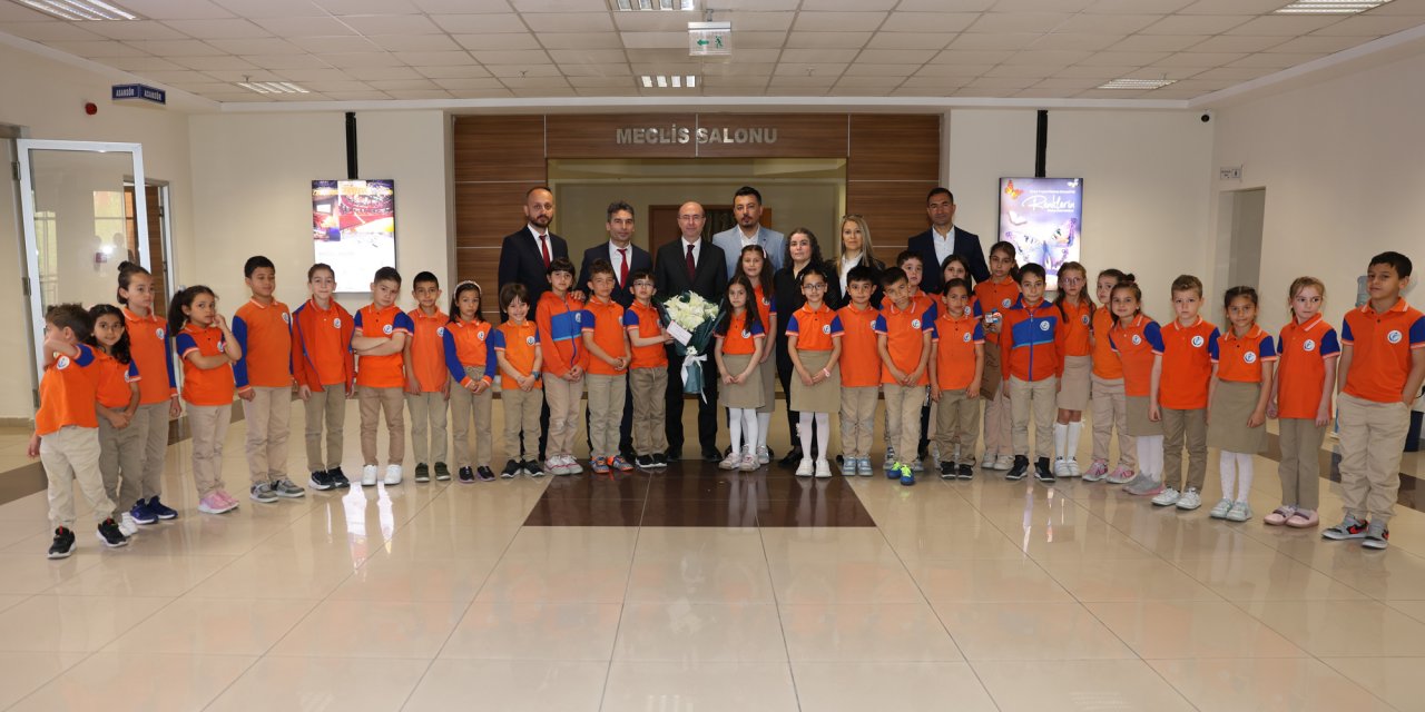 Başkan Pekyatırmacı ilkokul öğrencilerini ağırladı