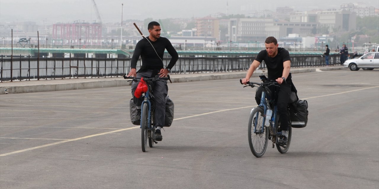 Bisikletle Hac yolculuğu: Fransa'dan yola çıktılar, Türkiye'ye ulaştılar