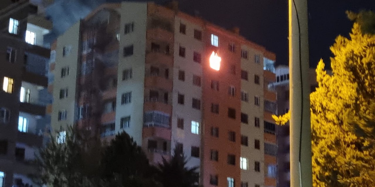 Konya’da 8 katlı binada yangın paniği