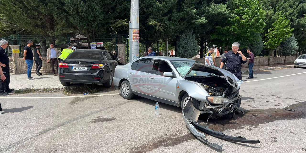 Konya’da 2 otomobil çarpıştı, 4 kişi yaralandı