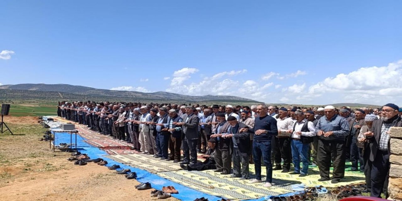 Konya’da çiftçiler yağmur için dua etti