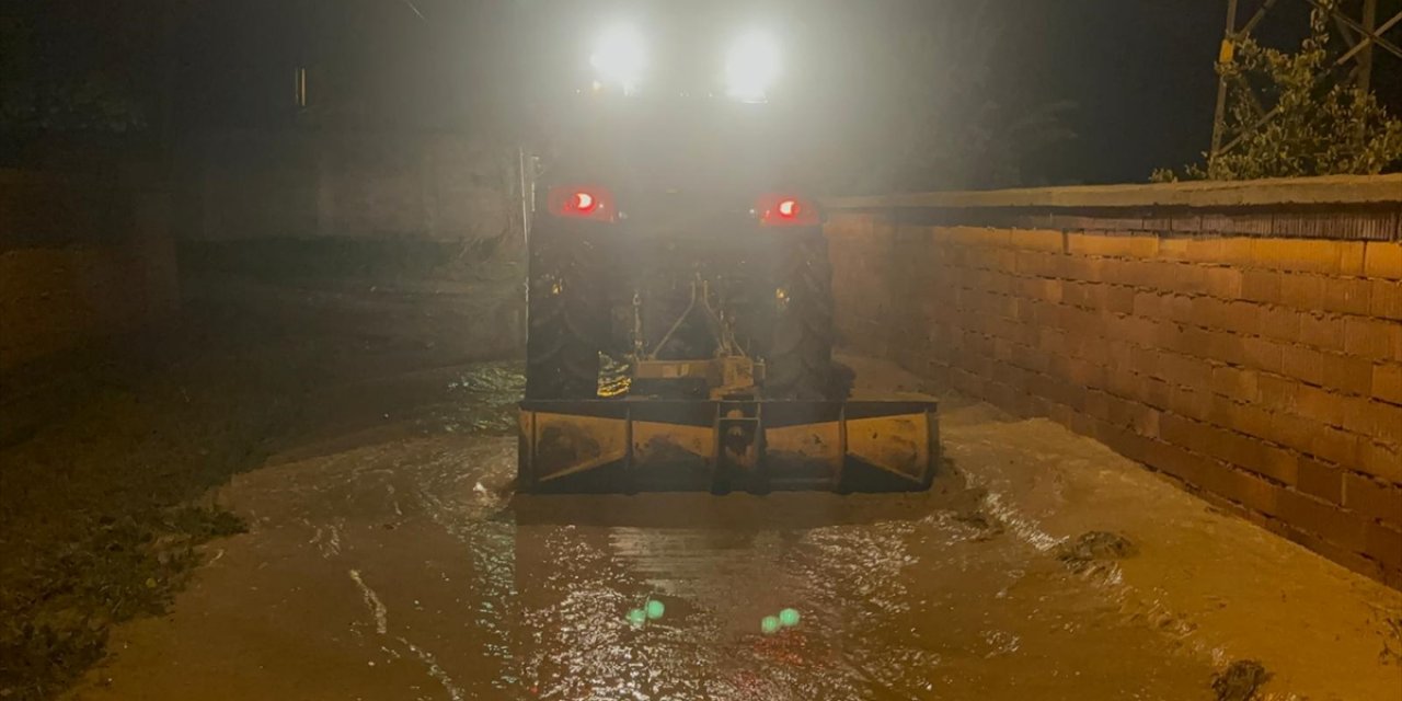 Konya’nın bir ilçesinde yağış su baskınlarına yol açtı