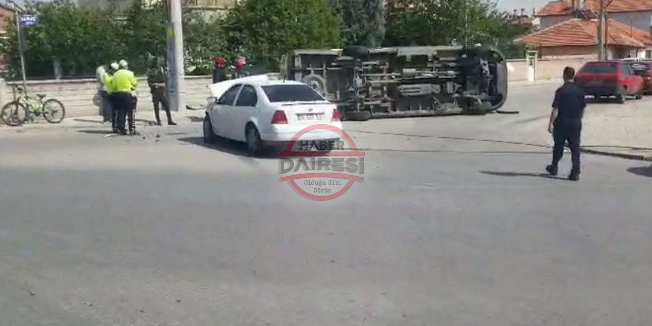 Konya’da okul servisi ile otomobil çarpıştı