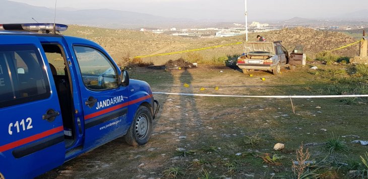 Otomobilde sırtından vurulmuş halde bulundu