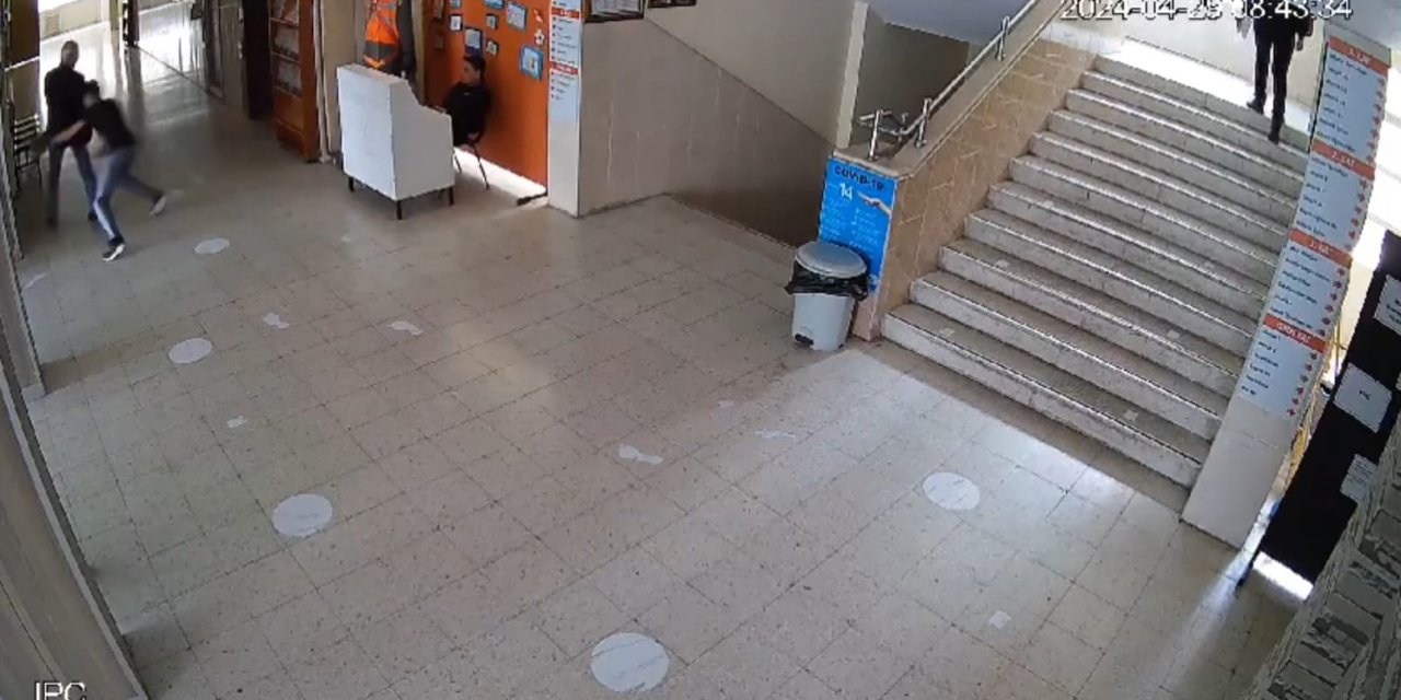 Pusu kurup okul koridorunda öğretmenini bıçakladı