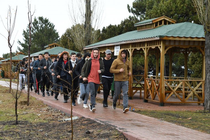 Öğrenciler Atabey Gençlik ve Eğitim Kampında geleceğe hazırlanıyor