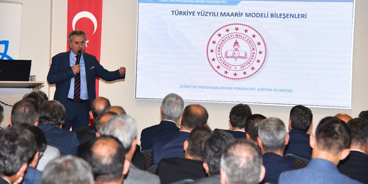 Konya İl Milli Eğitim Müdürü Yiğit "Türkiye Yüzyılı Maarif Modeli"ni anlattı