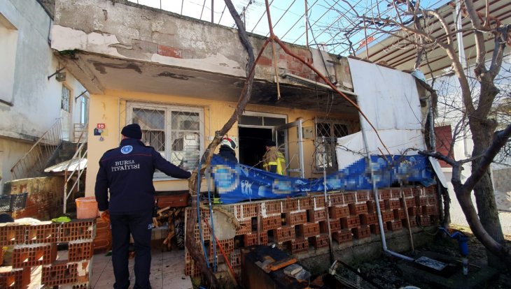 Yalnız yaşadığı evde çıkan yangında öldü