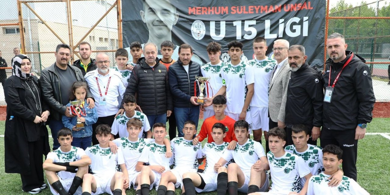 Konya’da trafik kazasında ölen futbolcunun takımı şampiyon oldu