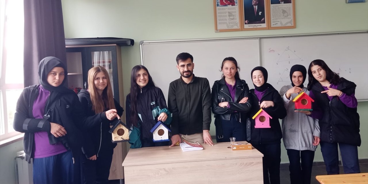 Bozkır'da öğrenciler doğadaki kuşlar için yuva yaptı