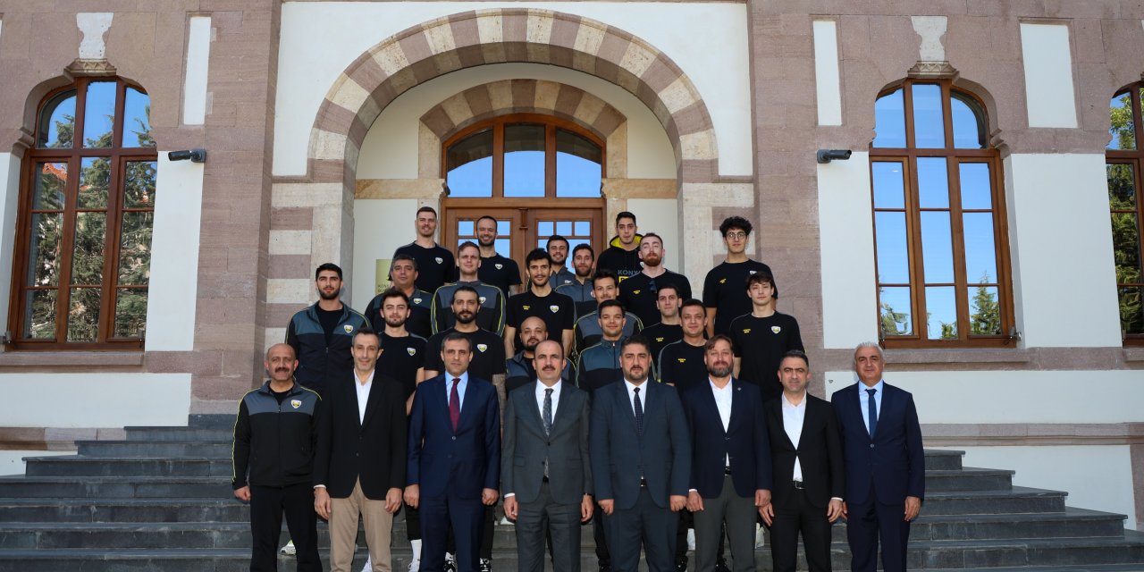 TBL’ye yükselen Konya Büyükşehir takımı Başkan Altay’ı ziyaret etti