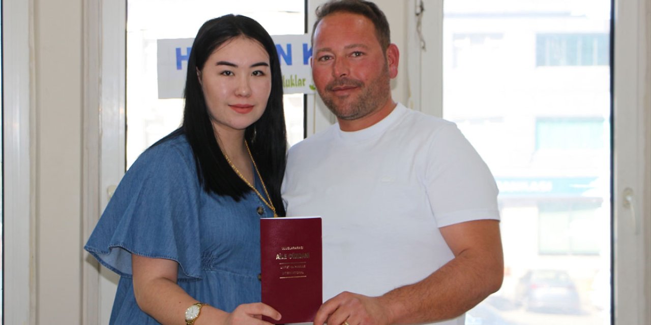 Özbekistanlı Reyhan ile Konyalı Sefa evlendi! Nikahı belediye başkanı kıydı