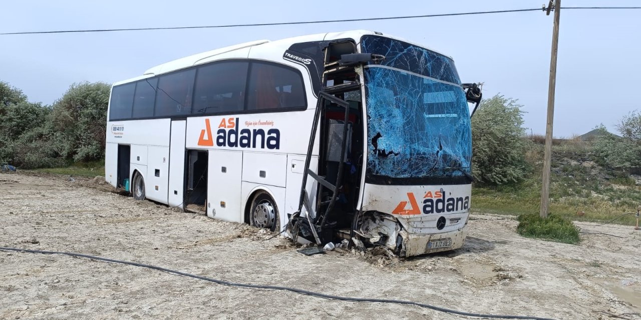 Yolcu otobüsü şarampole uçtu! 4 kişi yaralandı