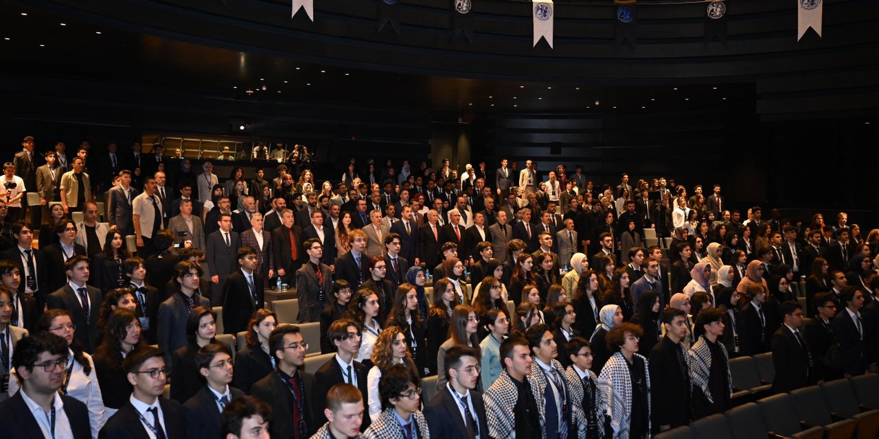 Dünyadan 400 lise öğrencisi Konya’da global sorunlara çözüm öneriyor