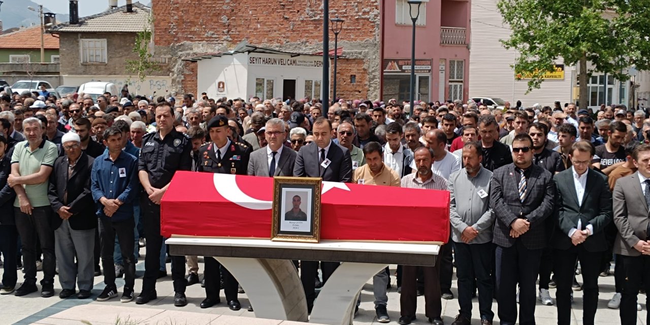 Tedavi gördüğü hastanede hayatını kaybeden asker Konya’da defnedildi