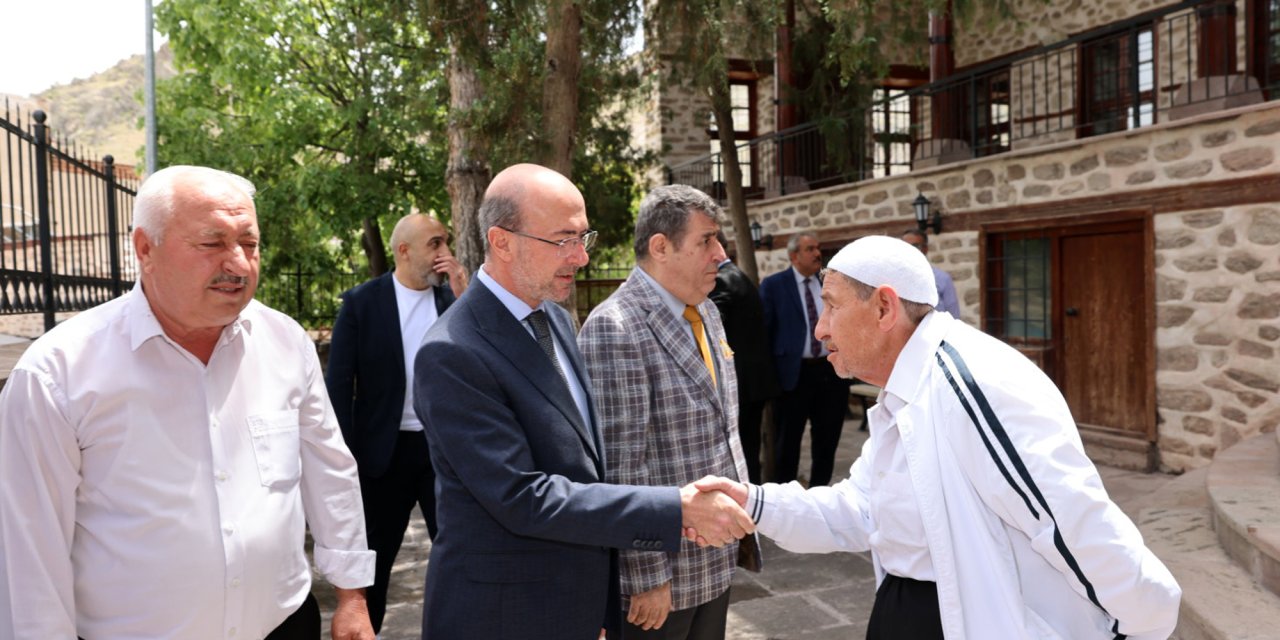 Başkan Pekyatırmacı, Konya’daki tarihi mahallede vatandaşlarla bir araya geldi