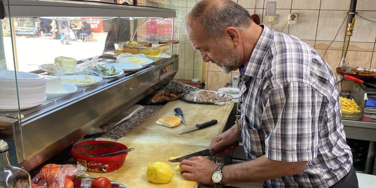 Konya’nın tarihi çarşısında yarım asırdır esnafa kahvaltı hazırlıyor