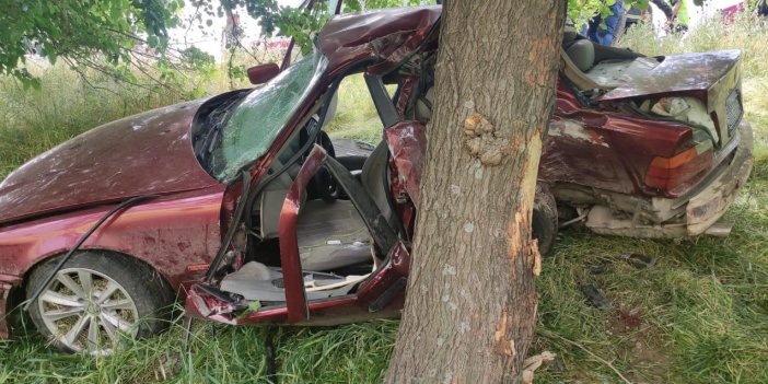 Otomobil ağaca çarptı! 1 kişi öldü, 1 kişi yaralandı