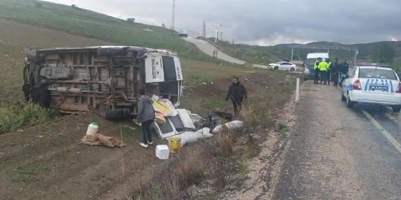 Minibüs takla attı: 9 kişi yaralandı