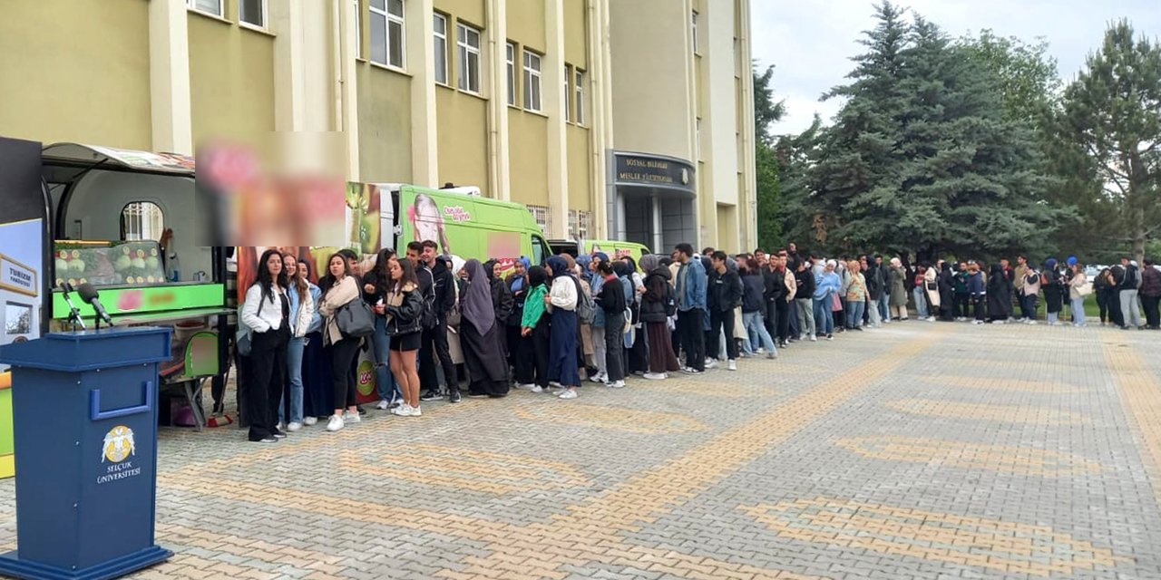 Yer Konya! Duyan kuyruğa girdi, 7 ton dağıtım yapıldı