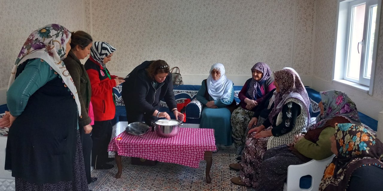 Konya’da kadınlara evde peynir yapımı eğitimi