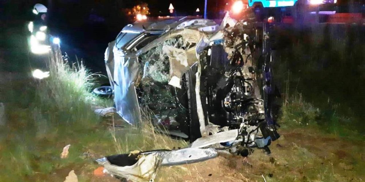Konya’da devrilen otomobilde sıkışan sürücüyü itfaiye kurtardı