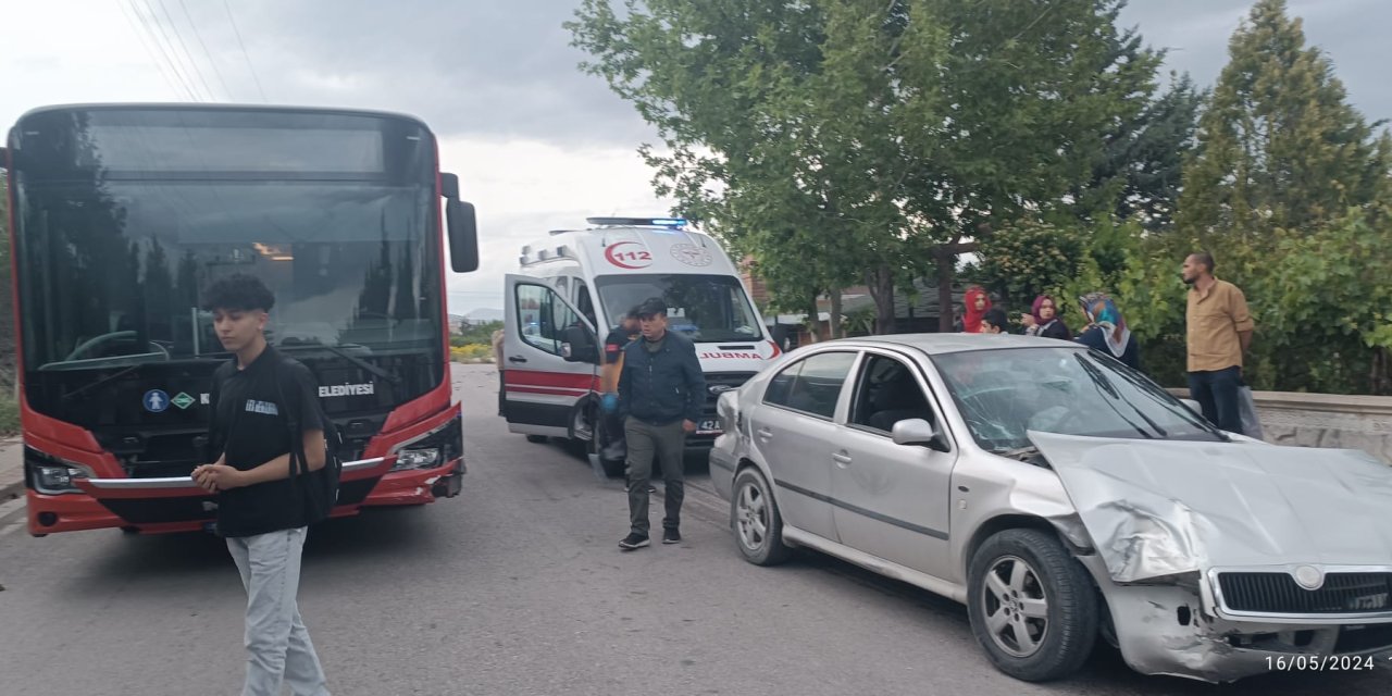 Konya’da otobüs otomobille çarpıştı