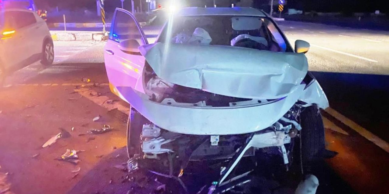 Konya’da otomobiller çarpıştı, 4 kişi yaralandı