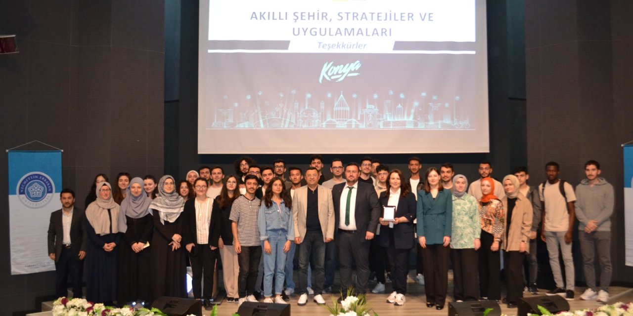 Konya’da üniversite öğrencilerine akıllı şehir uygulamaları anlatıldı