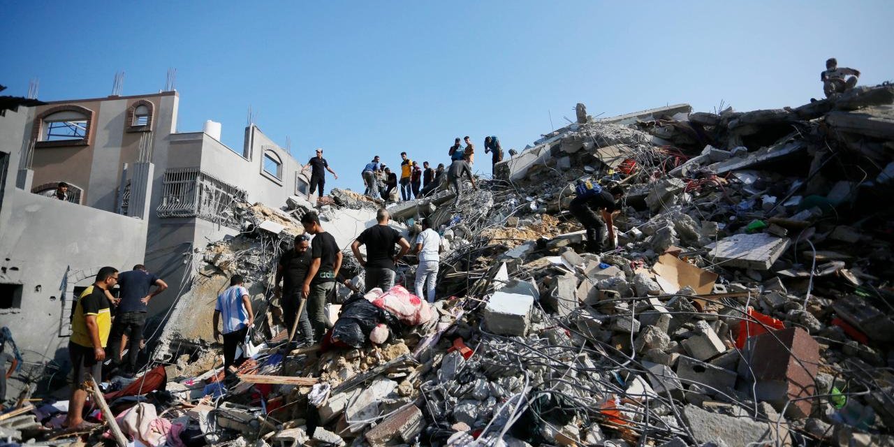 İsrail'in Gazze'de Nusayrat Mülteci Kampı'na saldırdı