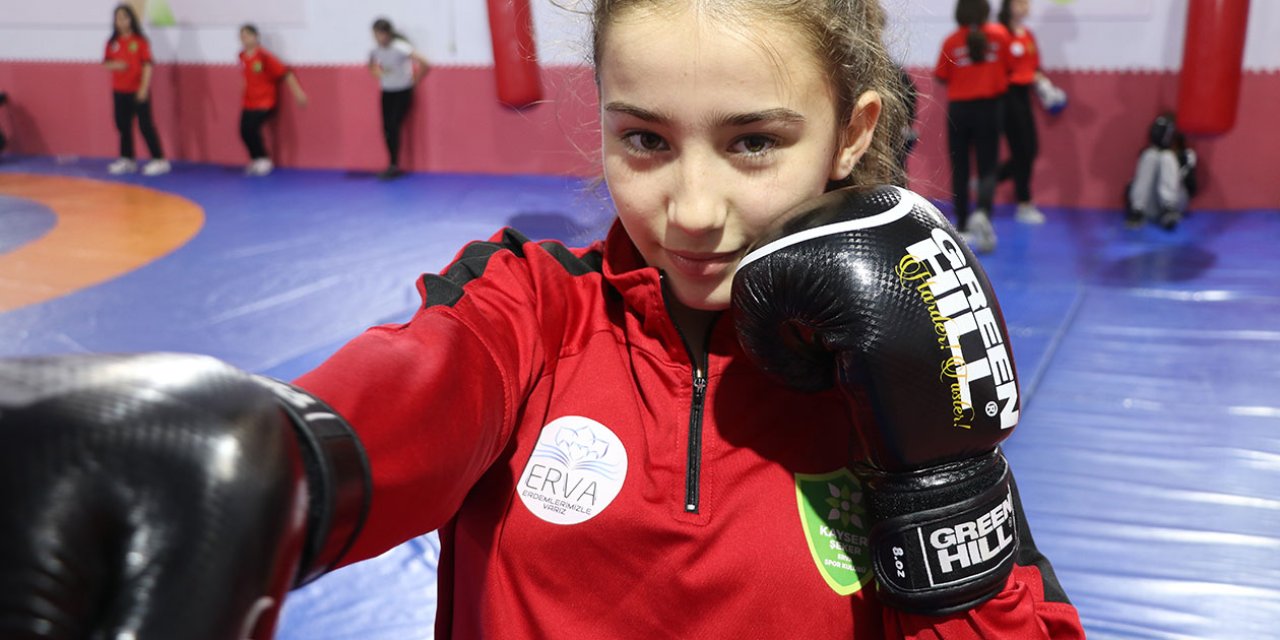 13 yaşındaki İkra, 4 ay önce başladığı boksla astıma meydan okuyor