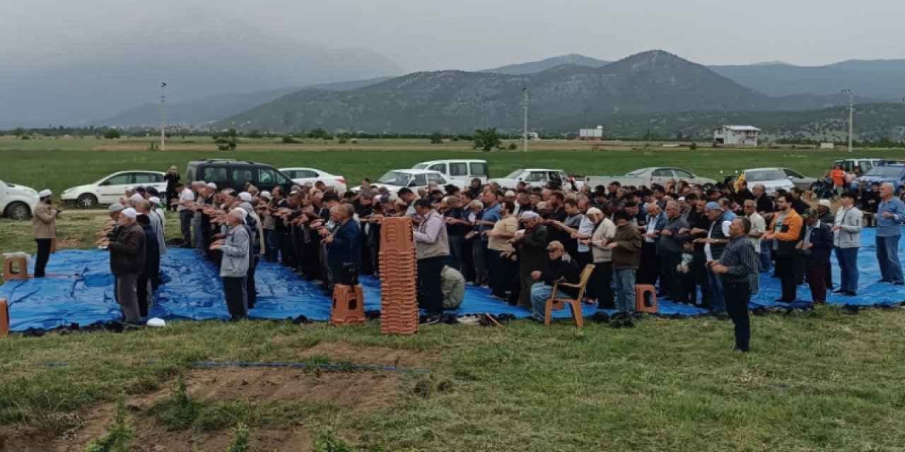 Konya’nın 2 ilçesinde çiftçiler yağmur duasına çıktı