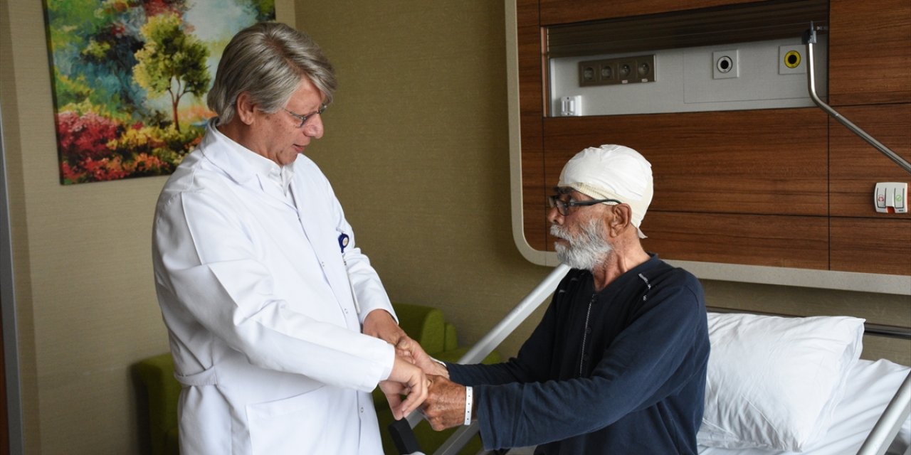 Konya’da 76 yaşındaki hastaya tek anesteziyle iki ayrı ameliyat yapıldı