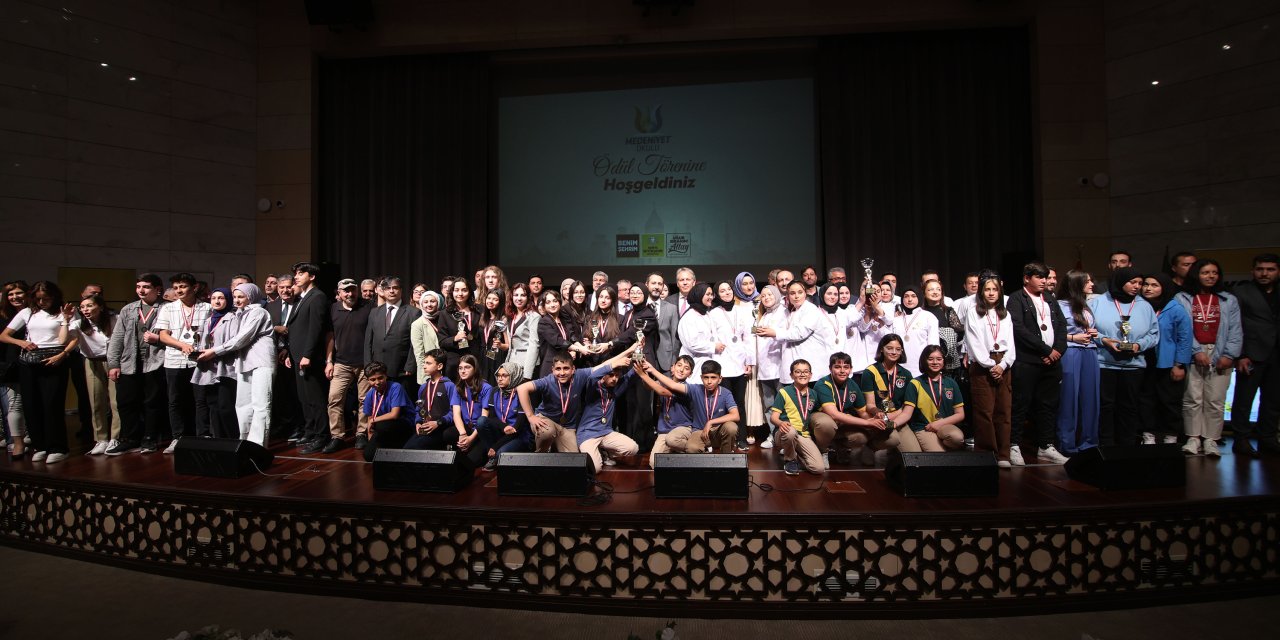 Konya Büyükşehir’in yarışmalarında başarı gösteren öğrencilere ödülleri verildi