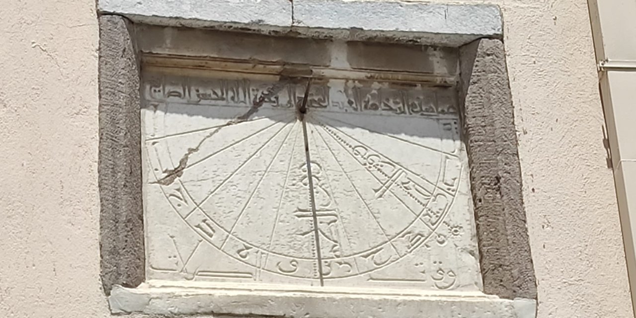 Anadolu’daki en eski güneş saati Konya’daki bu camide
