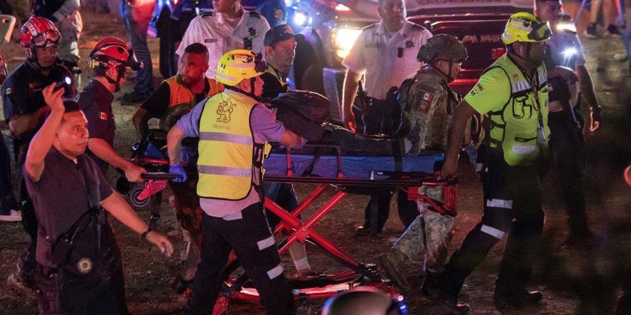 Miting sırasında sahne çöktü: 9 ölü, 50 yaralı