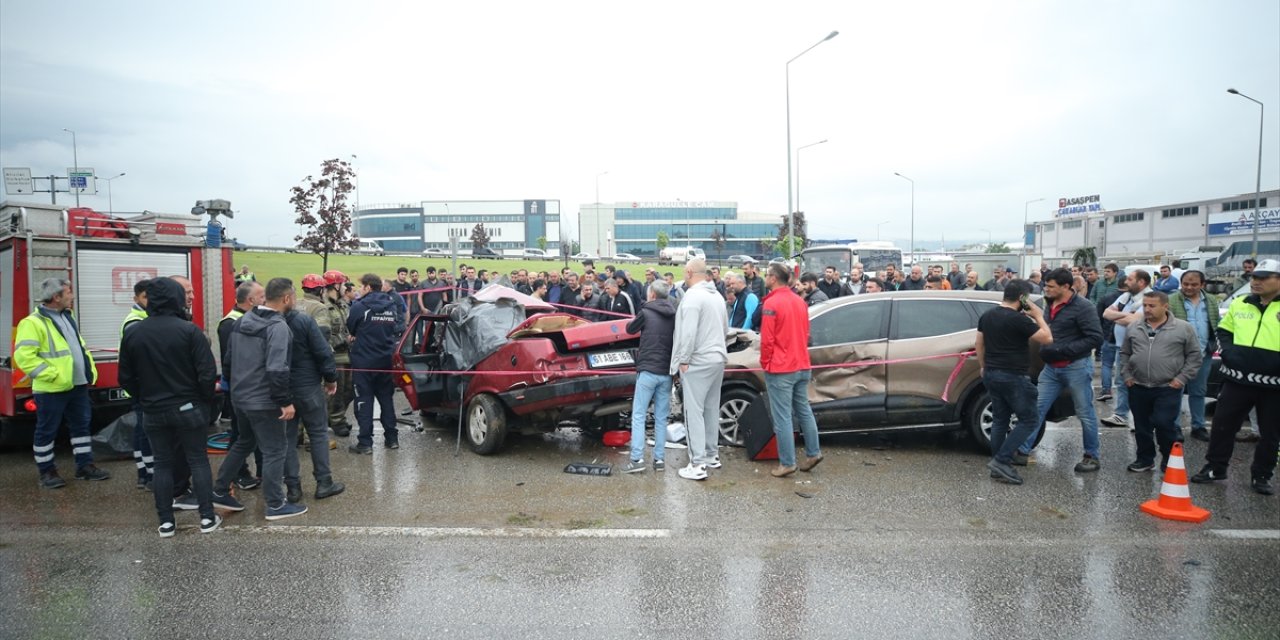 Otomobiller çarpıştı: 2 ölü