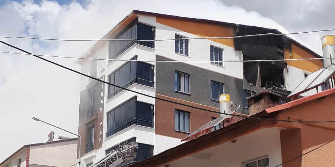 Bomba gibi patladı, ev harabeye döndü: Can kaybı var