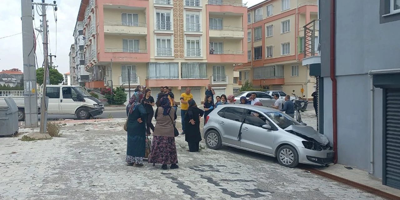 Konya’da aynı kavşakta yine kaza oldu, 2 araç çarpıştı