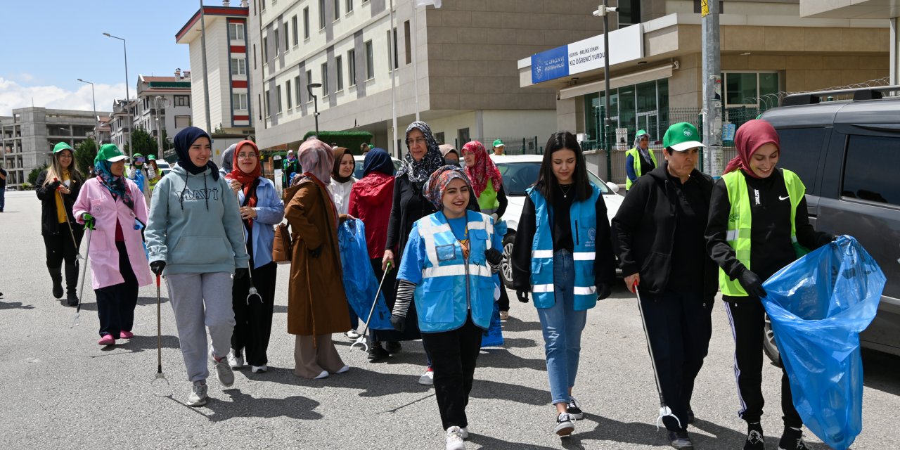 Çevre gönüllüleri Selçuklu’da mahalle temizliği yaptı